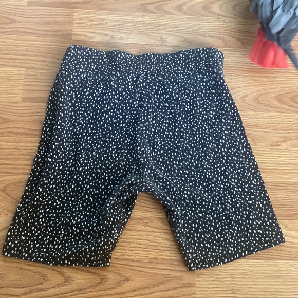 Forever 21 polkadot biker shorts in size M - Picture 2 of 3